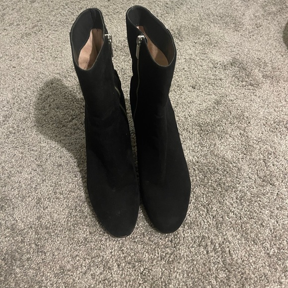 Michael Kors suede ankle boots. - Picture 2 of 4